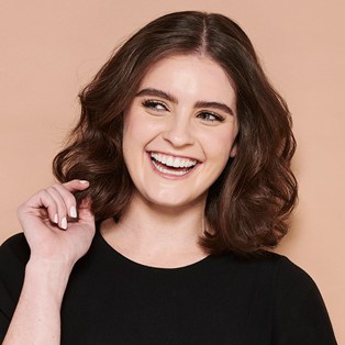 How to apply dry shampoo