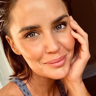 Jodi Anasta Unusual Brow Trick